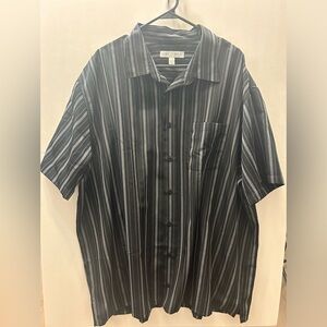 Linea Uomo short sleeve casual shirt.
